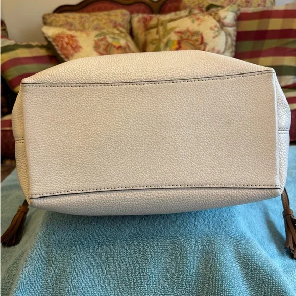 Coach Andy Tote in Chalk white pebbled leather, with tan handles - Picture 7 of 14